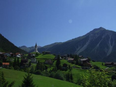 cycling_to_albula_pass.jpg