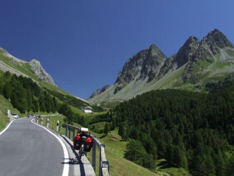 cycling_to_albula_pass_2.jpg