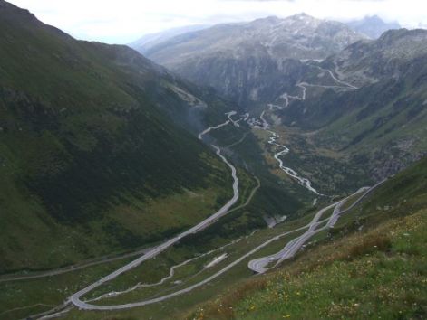 hairpin_turns_of_grimselpass_and_furkapass.jpg