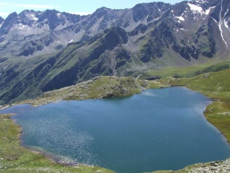 lake_under_passo_gavia.jpg