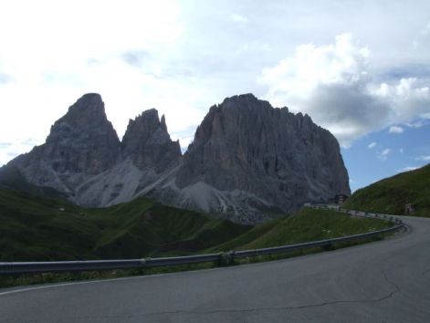 langkofel_and_passo_sella.jpg