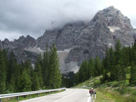 monte_pelmo_riding_to_passo_staulanza.jpg