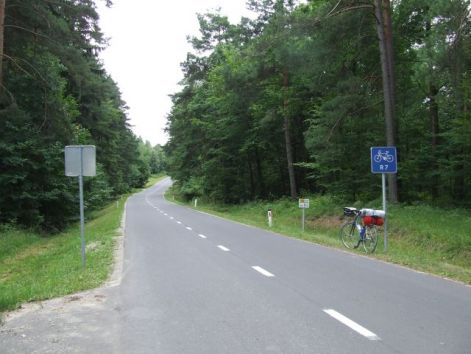 r7_cycle_path_in_slovenia.jpg