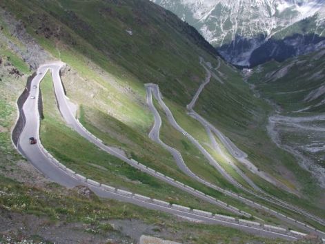 szerpentinek_a_stelvio_alatt.jpg